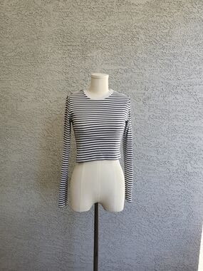 Brandy Melville Black & White Striped Long-Sleeve Crop Top